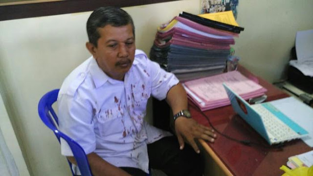 Guru Ini Dipukuli Oleh Orang Tua Siswa Lantaran Tak Terima Anaknya Ditegur Tidak Mengerjakan PR