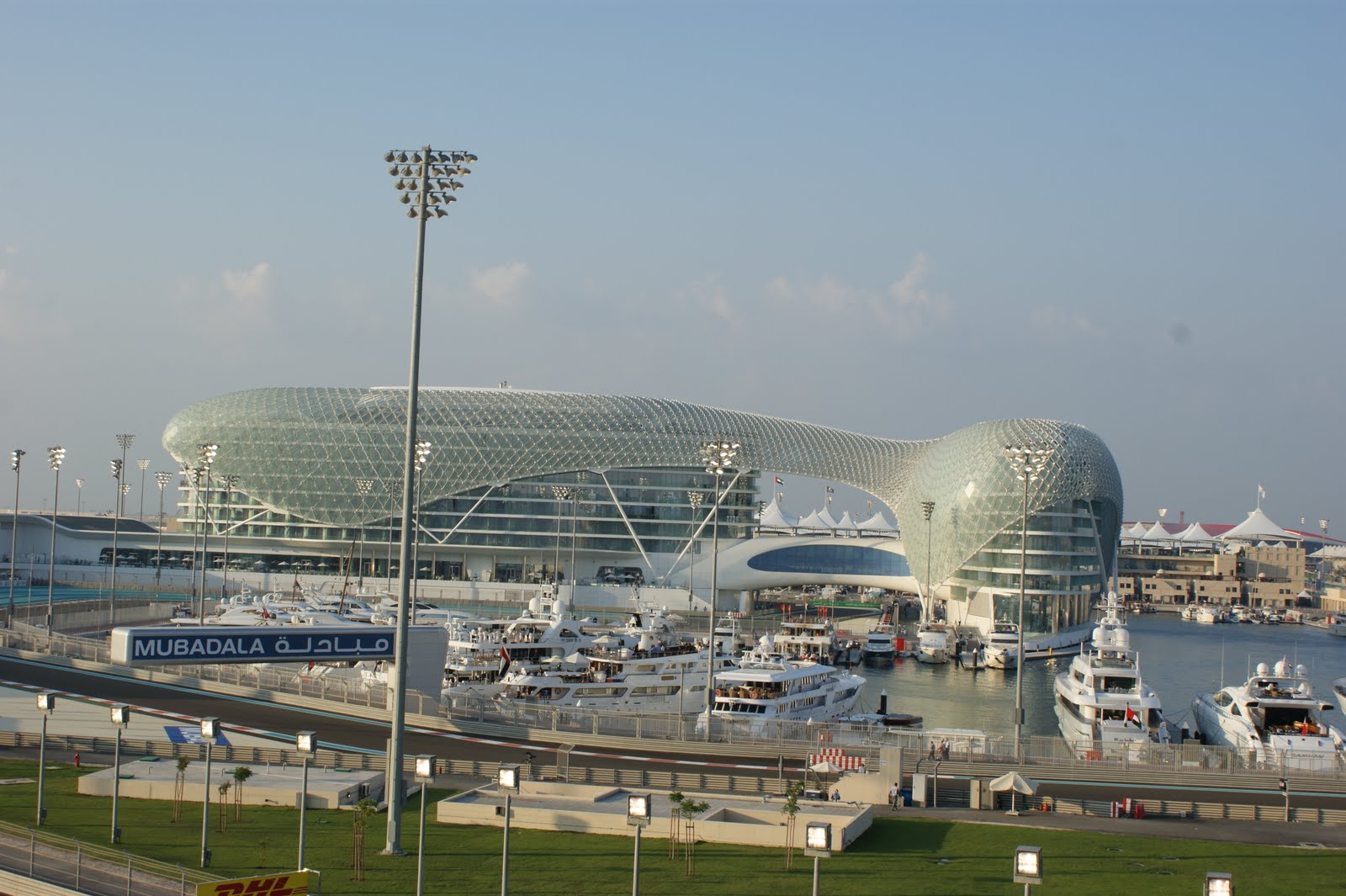 Яс н. Аэропорт Абу Даби. Самые грандиозные сооружения в мире. Снег в Абу Даби. Самара яс-центр.