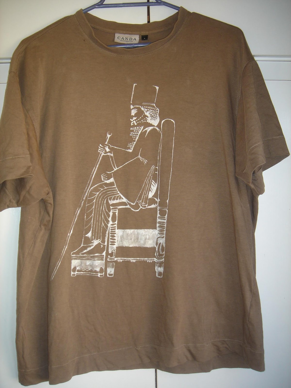 Expanded Coyote: Camisetas Pintadas a Mano (II)