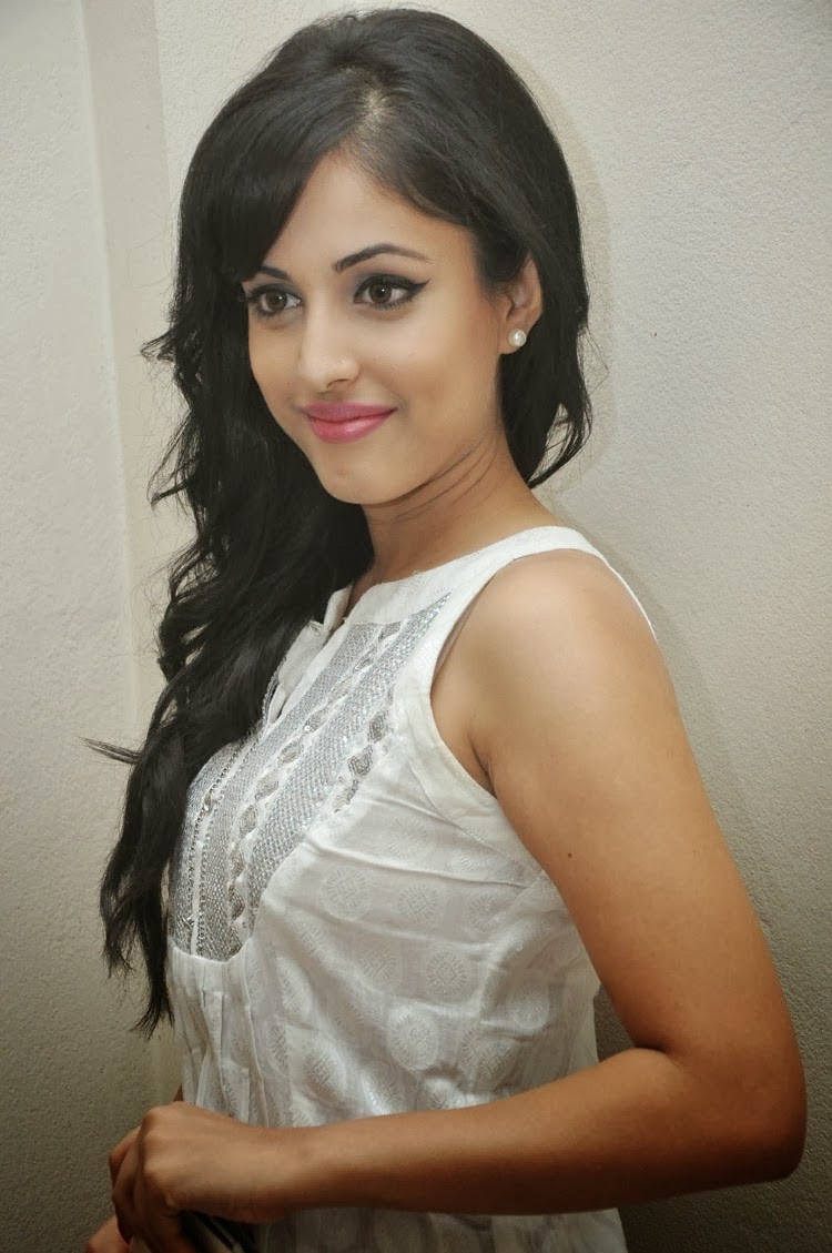 Concubine Heaven: South Actress Priya Banerjee Photoshoot 