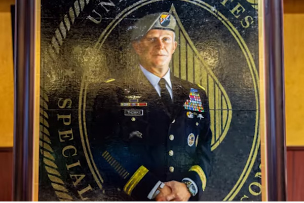 미국 특수전사령관 40년 군생활 끝나는 날