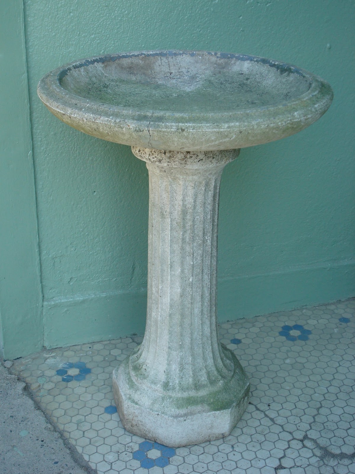 Era Antiques Early to Mid 20th Century Concrete Bird Bath