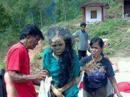 RITUAL MAYAT BERJALAN (ALUK TODOLO) TORAJA BARAT, MAMASA ~ Berita-English