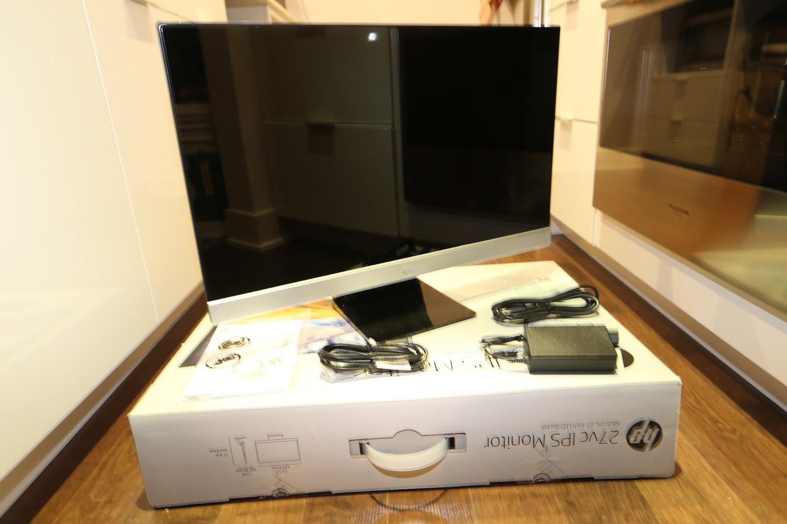 HP 27vc LED Monitor Review - Montreal Chronicles Reviews