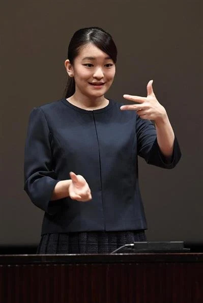 Princess Mako, the eldest granddaughter of Emperor Akihito and Empress Michiko, attended the 34th High School Sign Language Speech Contest in Yurakucho