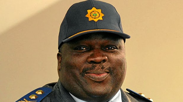 Темнокожий полицейский. Негр полицейский. Чернокожий полицейский. Негр в кепке полицейского. Полиция нигера.