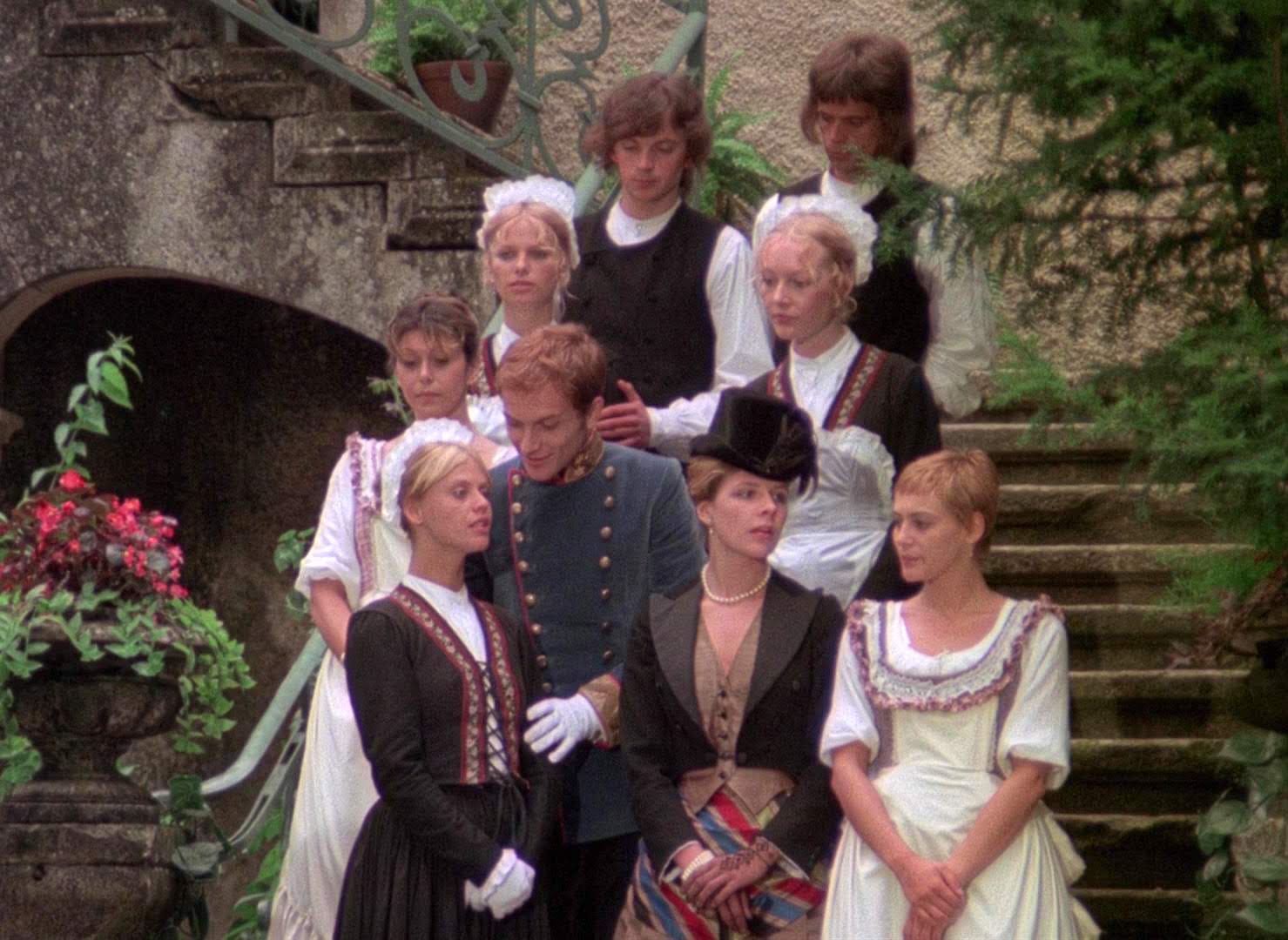 рена нихаус пленница 1976. частные пороки. художественный фильм череп. тереза энн савой vizi privati. тереза энн савой.