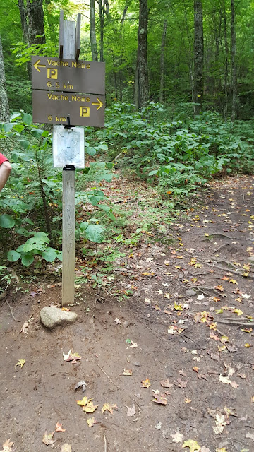 Intersection au KM 2.5 environ, sur le sentier le Centenaire