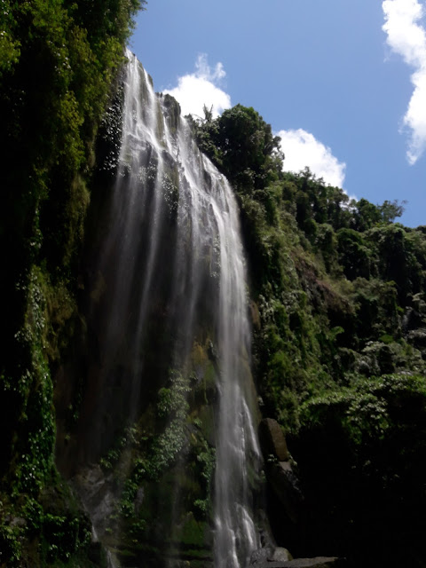 Water cascading down hulugan falls