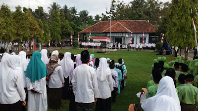 Memperingati Hari Santri, Para Santri Pituruh Upacara di Lapangan Kecamatan Pituruh