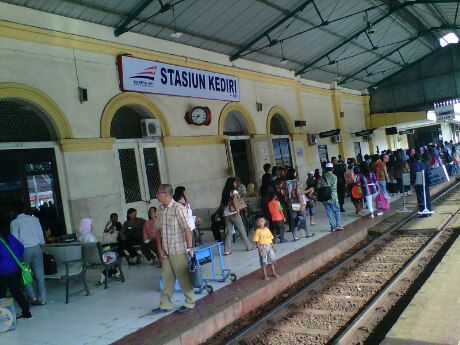 Stasiun terdekat dari lokasi saya