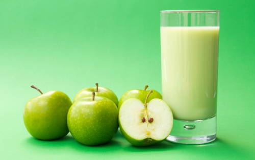 Smoothie aux pommes vertes et aux graines de lin Smoothie aux pommes vertes et aux graines de lin