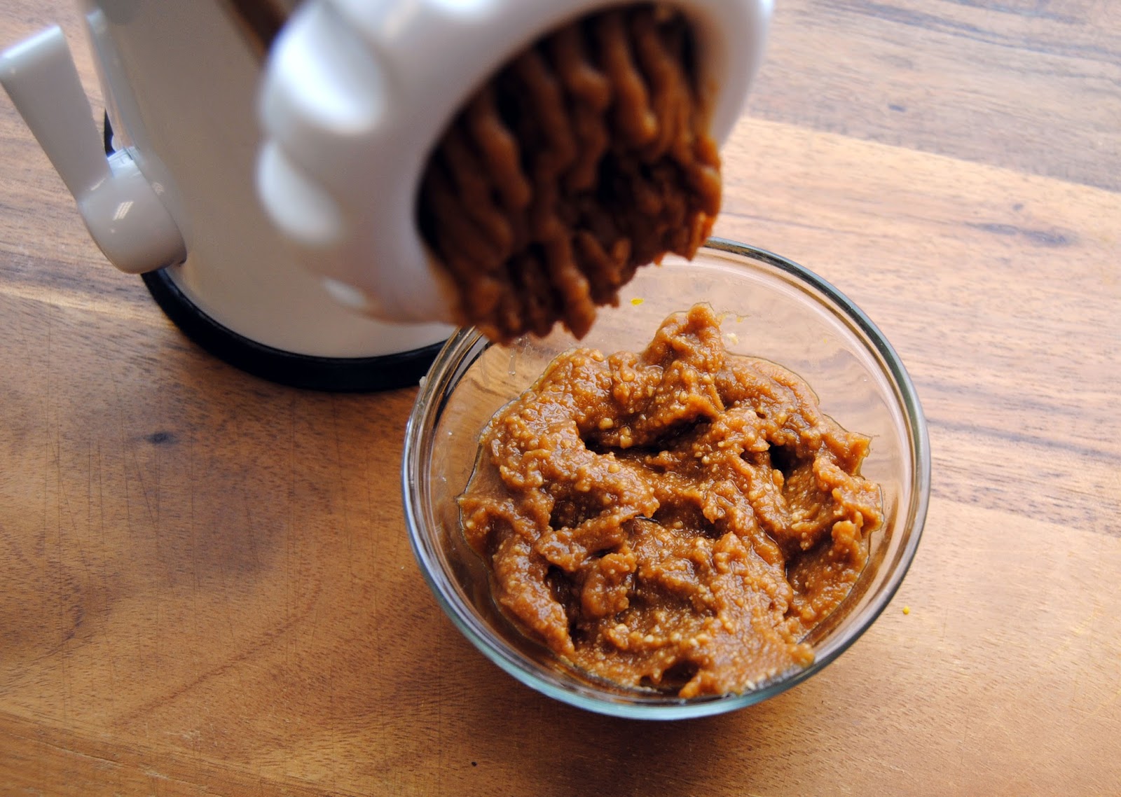 Prepare your peanut sauce by pouring the peanuts into your Weston Food Grinder with the fine