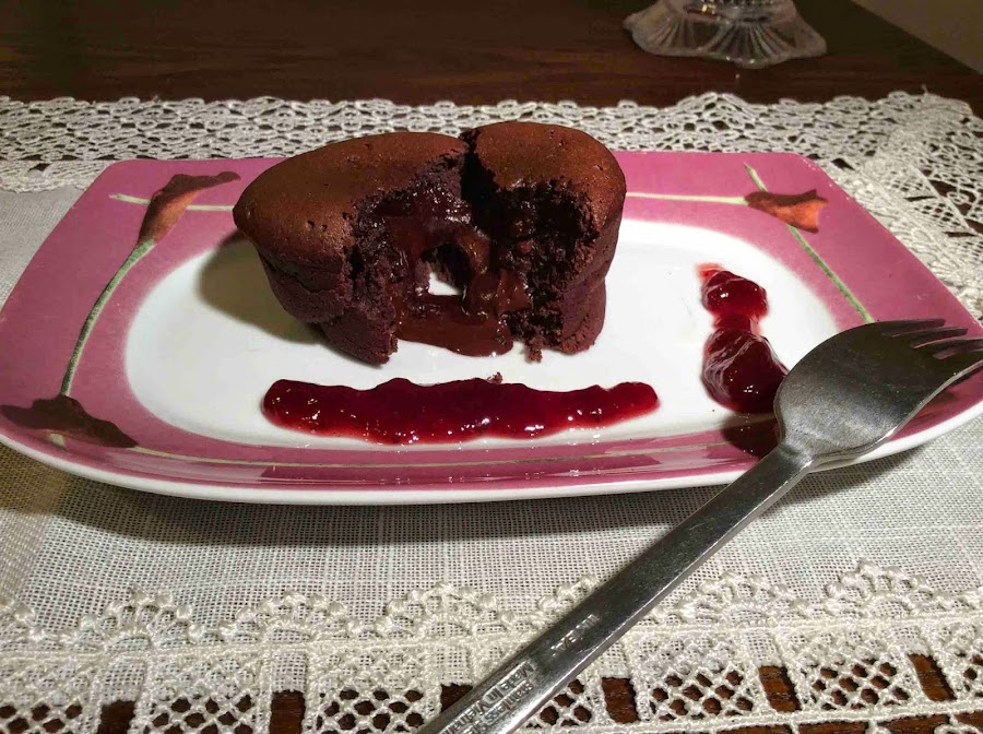 Sugerencia de presentación de Coulant con mermelada de fresa