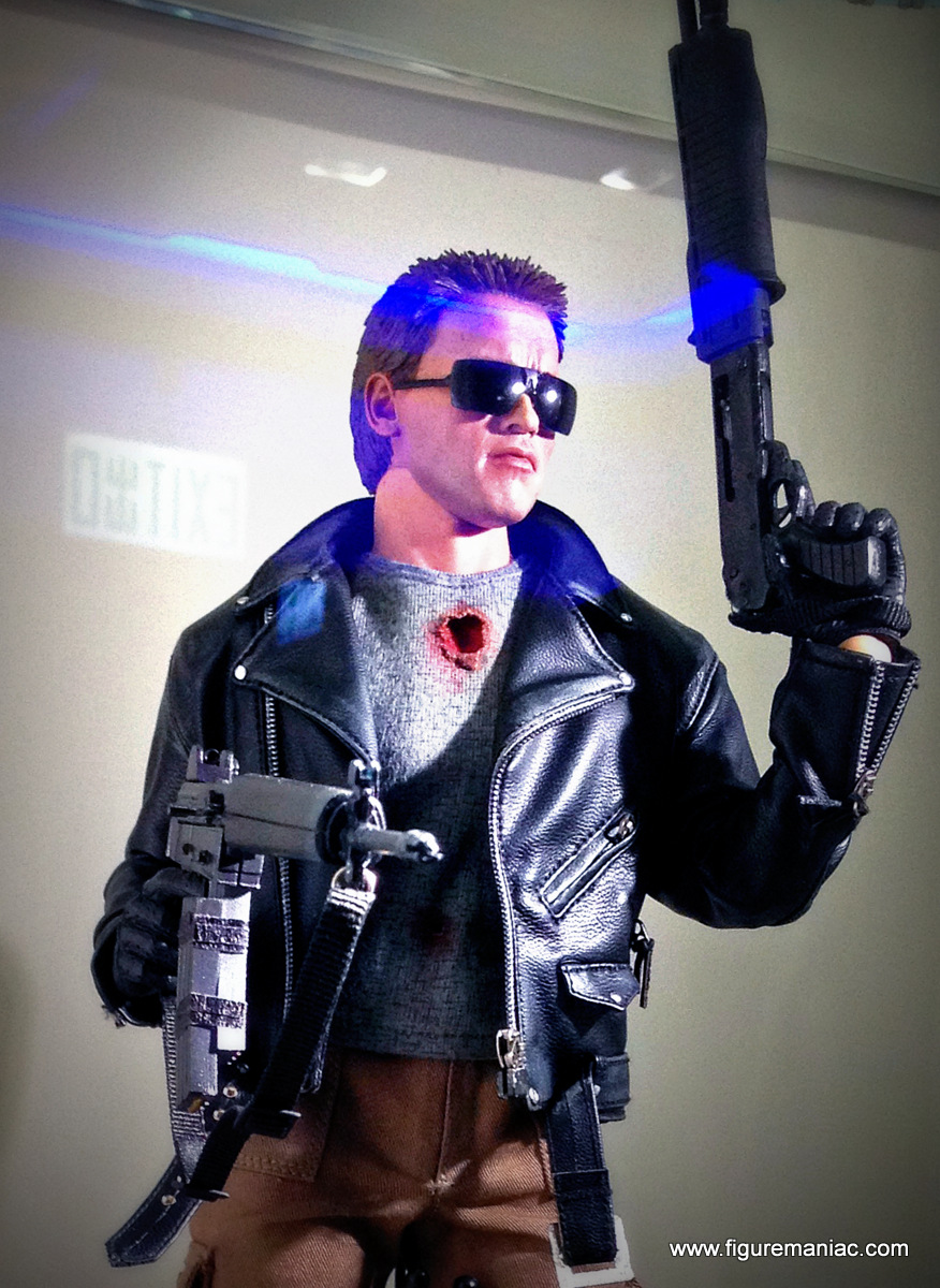 Figure Maniac: Hot Toys The Terminator: 1/6th scale T-800 (Battle Damaged Version) @ HT Secret