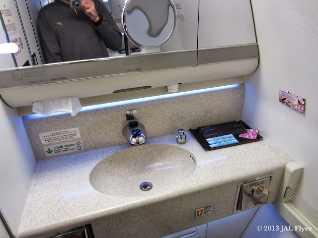 JAL 777-300ER First Class lavatory