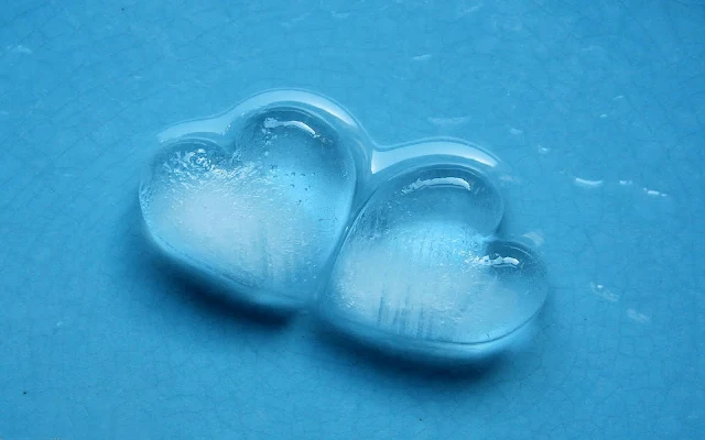 Foto met ijs in de vorm van een hartje