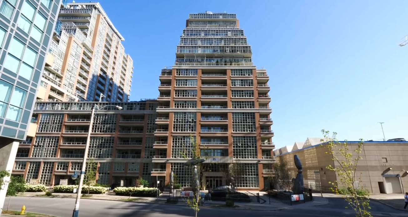 18 Photos vs. 85 E Liberty St #105, Toronto Condo Interior Design Tour