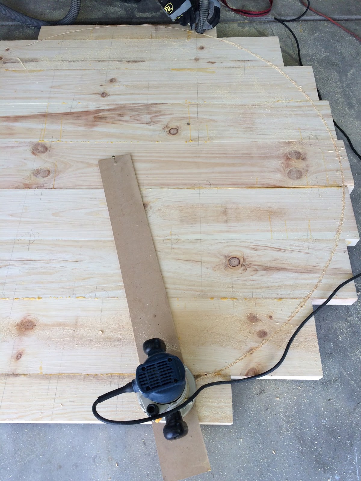 do it yourself divas DIY Round Restoration Hardware Table and Gray Wash Stain