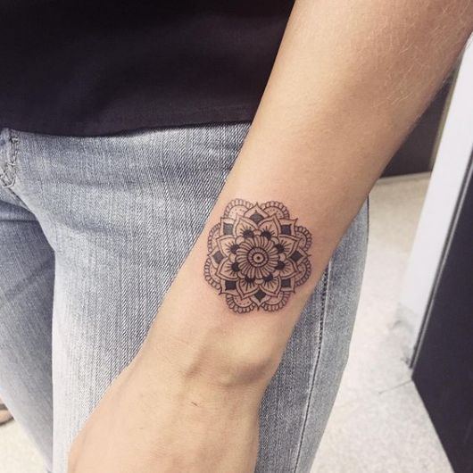 Tatuagens femininas de mandalas Tatuagens femininas de mandalas