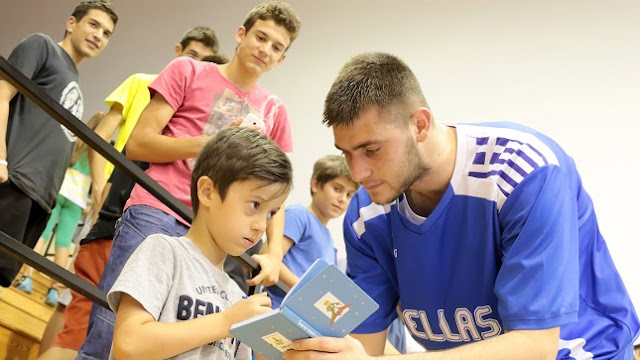 Ο Παπαγιάννης «διαλύει» τον Ζούμπατς (video)