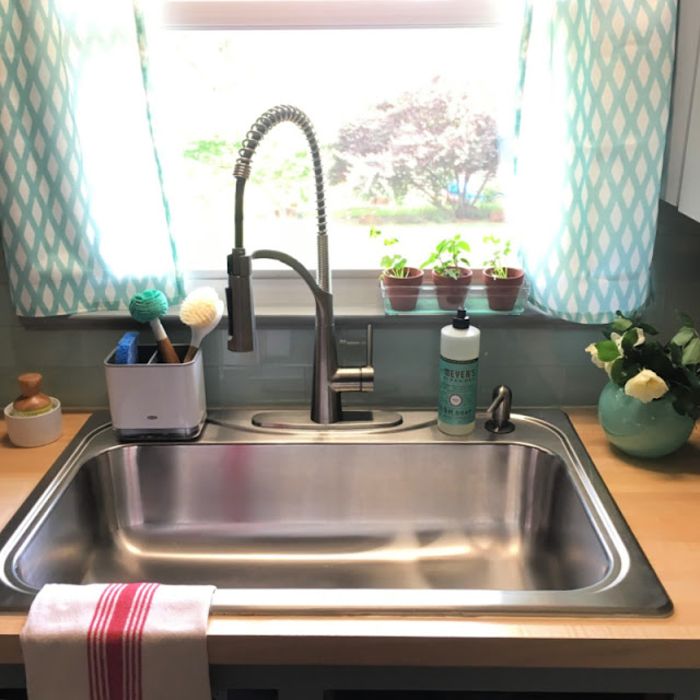 We gave our 70's kitchen a Mid-Century Modern Update on a Budget - One Room Challenge