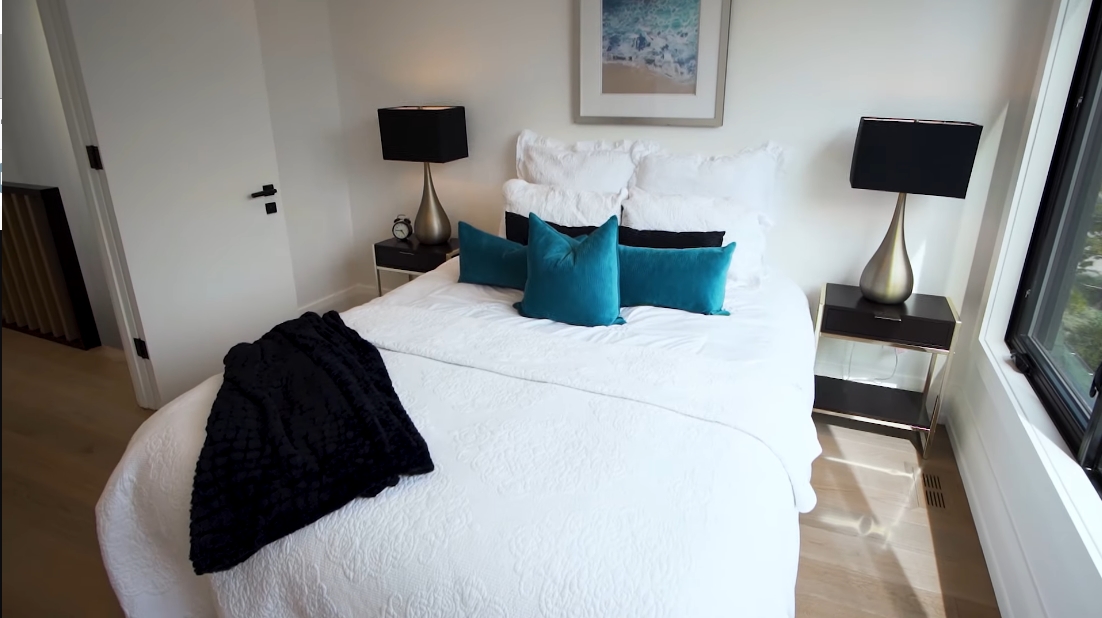 40 Interior Design Photos vs. 10 Second St, Toronto Luxury Home Tour