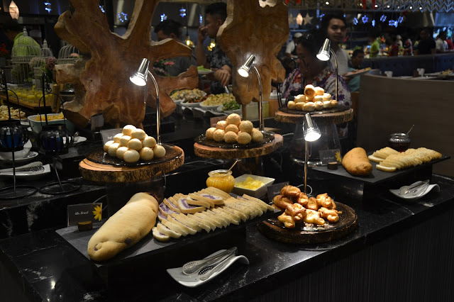 Vikings SM City BF bread corner