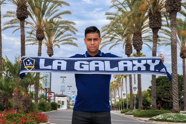 Oficial: Los Angeles Galaxy, firma Efraín Álvarez