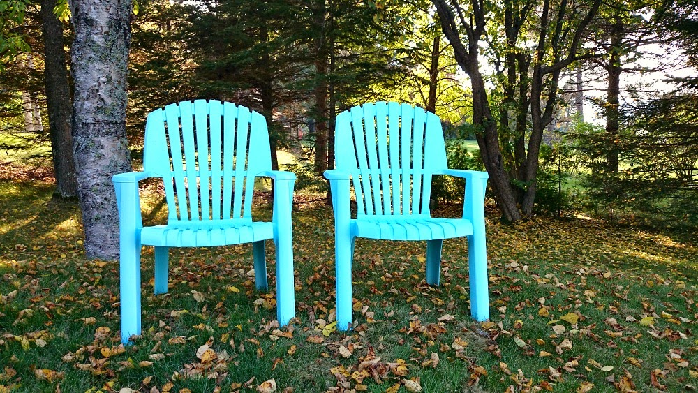 Summer Project: Spray Paint Lawn Furniture