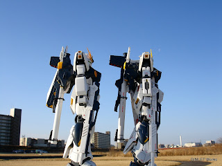 MG RX-93 νガンダム Ver.Ka vs MG RX-93 右側面