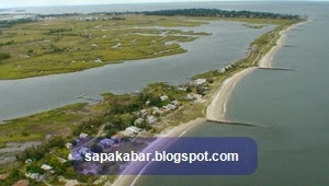 beach barrier tanggul pantai