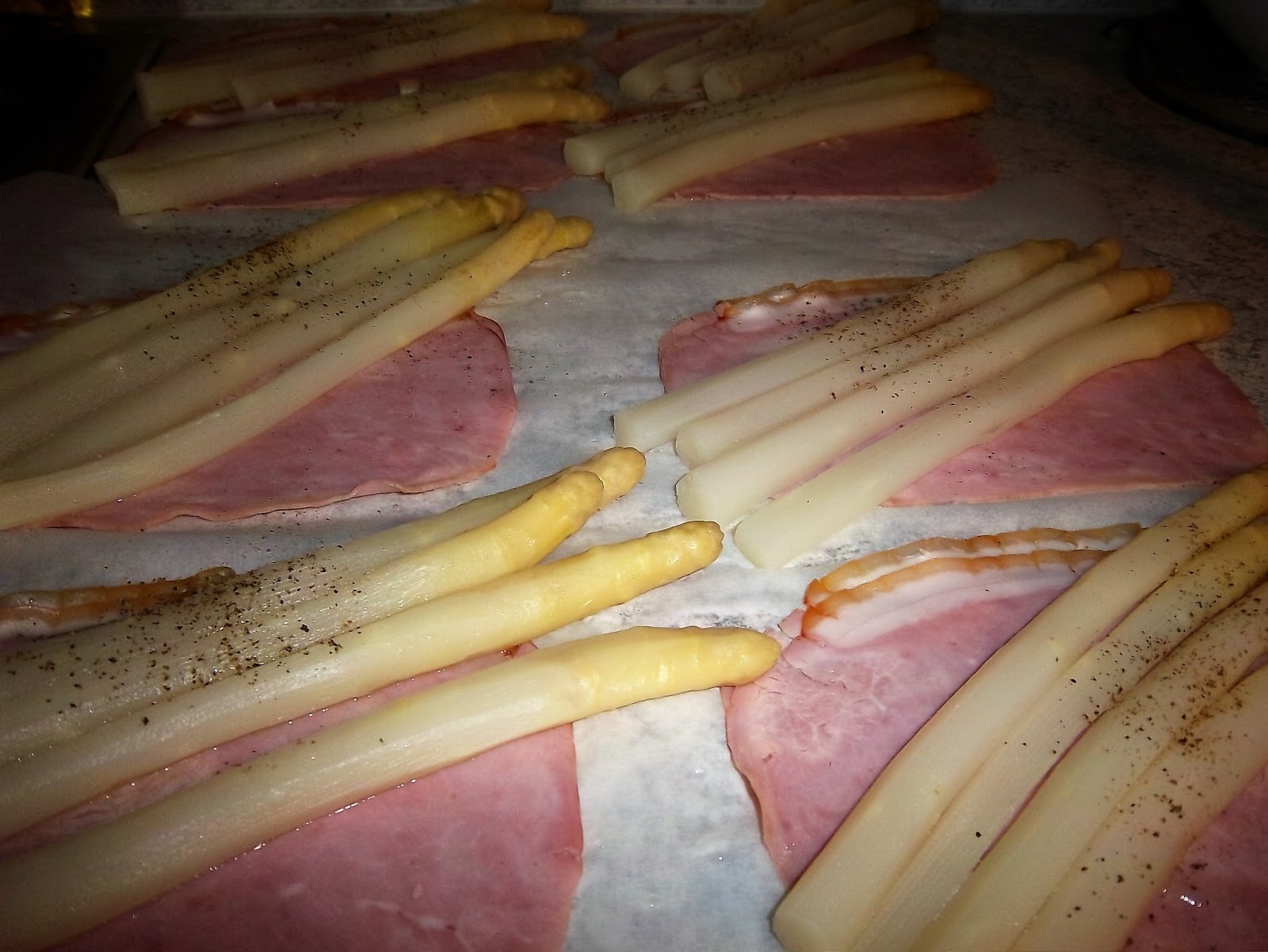 Lass dich einwickeln von den Spargel- Schinken Röllchen mit Parmesan ...