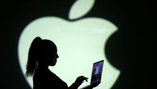Apple plows U.S. tax cuts into record share buybacks