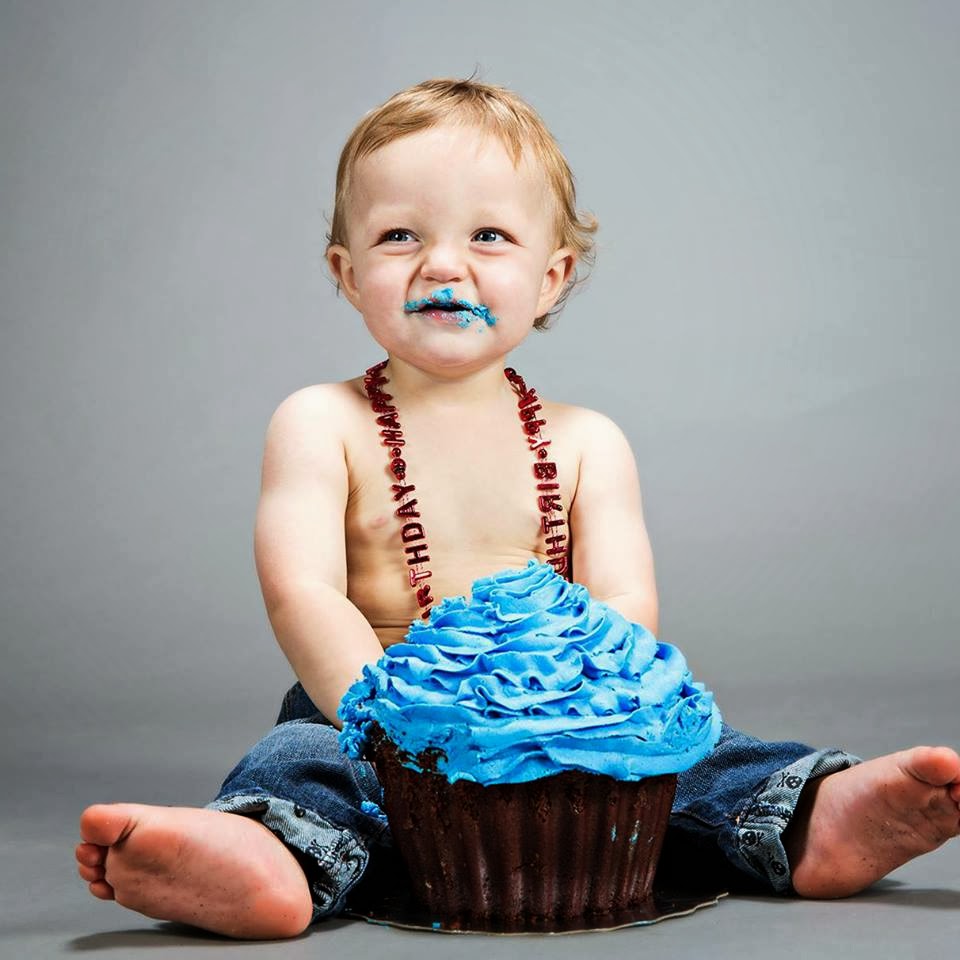 cakes-or-something-like-that-birthday-boy-giant-cupcake-cake-smash