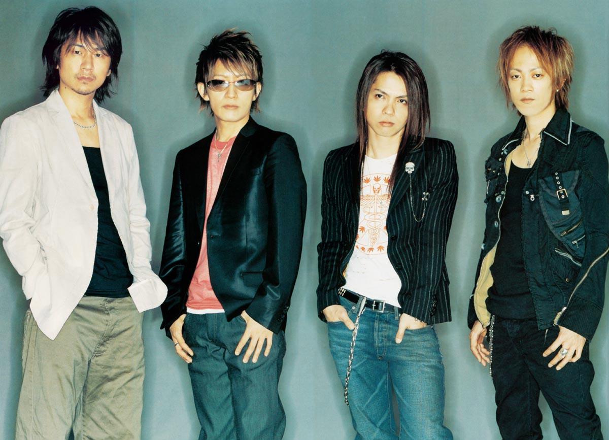 Японская группа l'arc en ciel. Японские группы музыкальные. Hyde группа. Hyde l arc-en-ciel short hair. L arc.