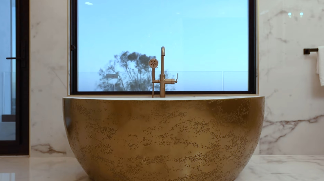43 Interior Design Photos vs. 5944 Filaree Heights Rd, Malibu Luxury Home Tour