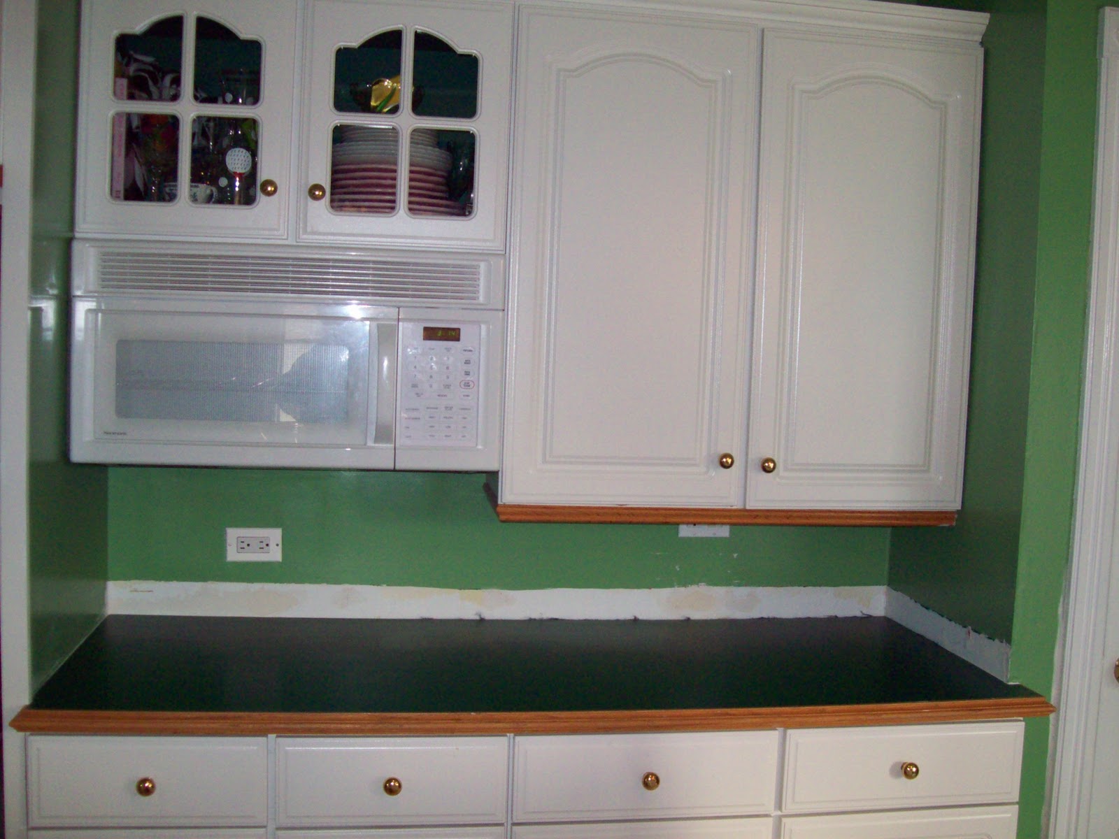 Remodelaholic | Painted Formica Countertop