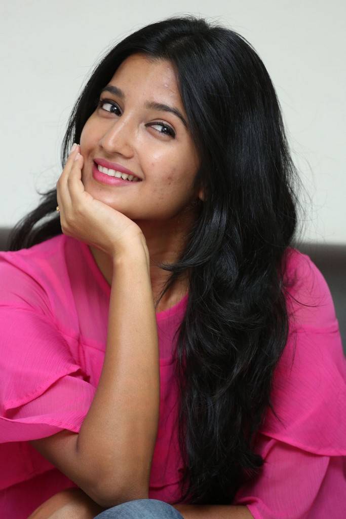 Hyderabad Beautiful Telugu Girl Stills In Pink Top Jeans Deepthi Shetty