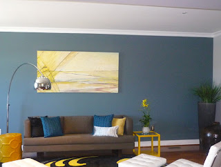 ruang+keluarga+dengan+warna+biru Kombinasi Warna Interior Untuk Rumah Modern