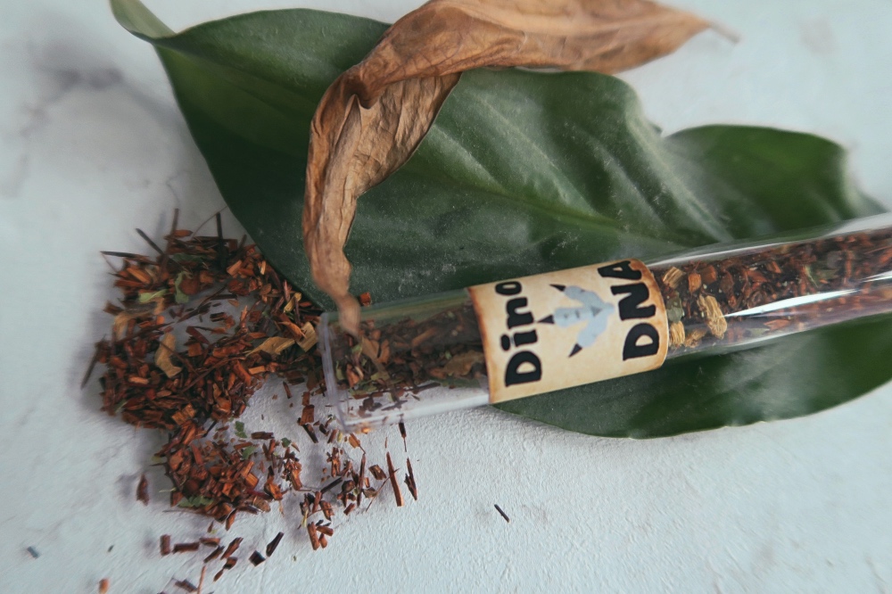 The tea scattered on a marble background, with the tube lying on top of a leaf