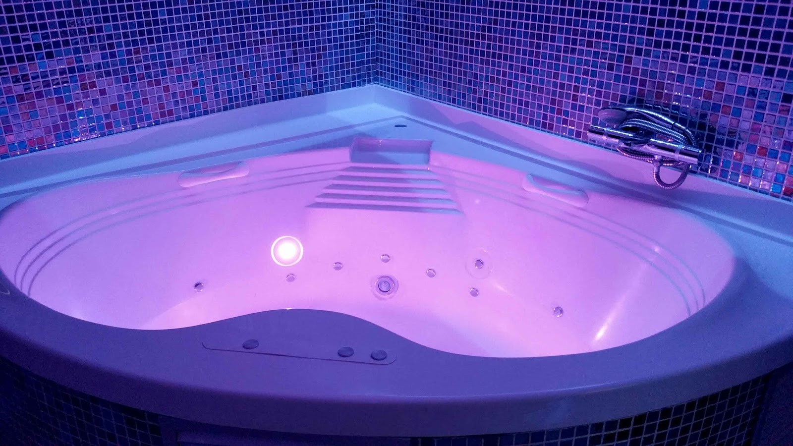JACUZZIS SUPPLIERS in QATAR