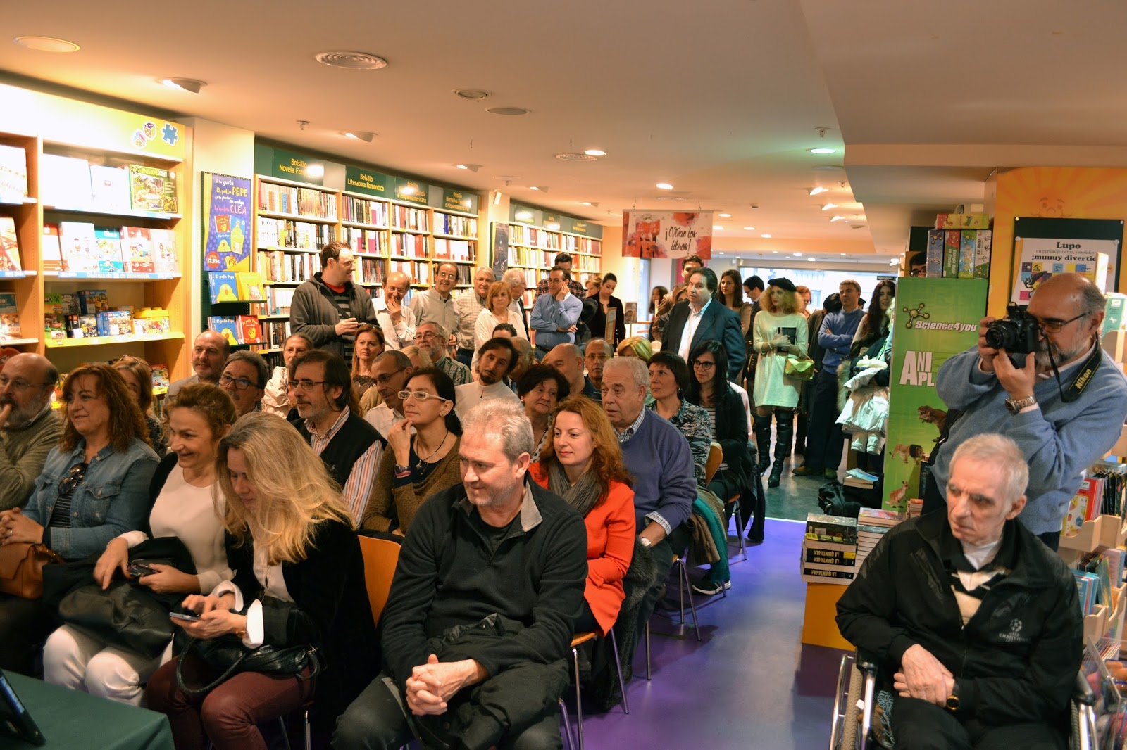 Asistentes a la presentación de 'Crónicas de un padre primerizo'