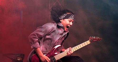 Zona Rock Dan Metal : EDO WIDIZ