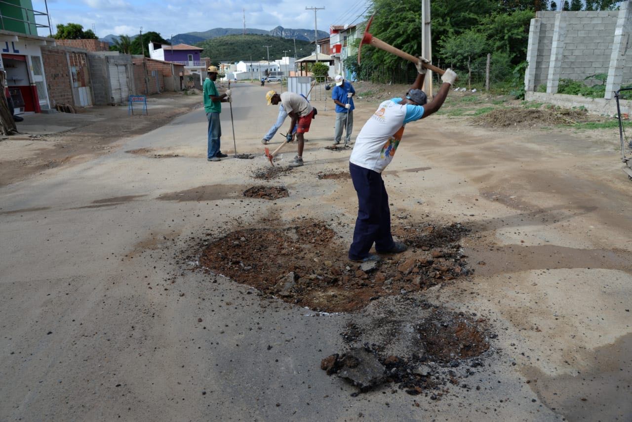 Prefeitura de Jacobina inicia recuperação na Av. Luís Alberto Dourado de Carvalho