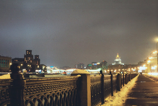 Саввинская набережная, Москва-река
