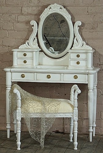 Victorian dressing table with luxury chair 