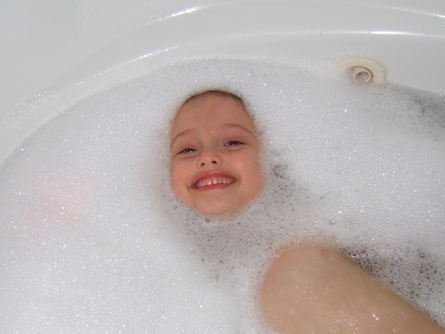 Learn to Swim with Miss Bea: My child loves her bath but is scared at