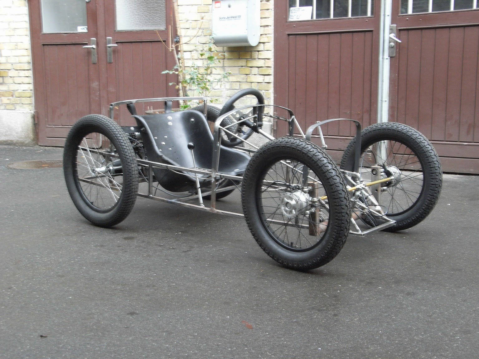 LEIKIER CYCLES AND METAL STUFF Electric hot rod car,inspiration was