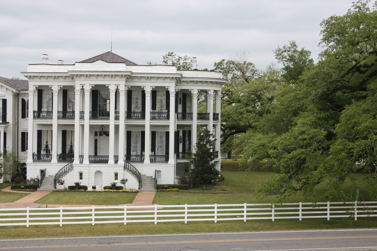 The Pyrlik Family RV Trips Antebellum Mansions at the Mississippi